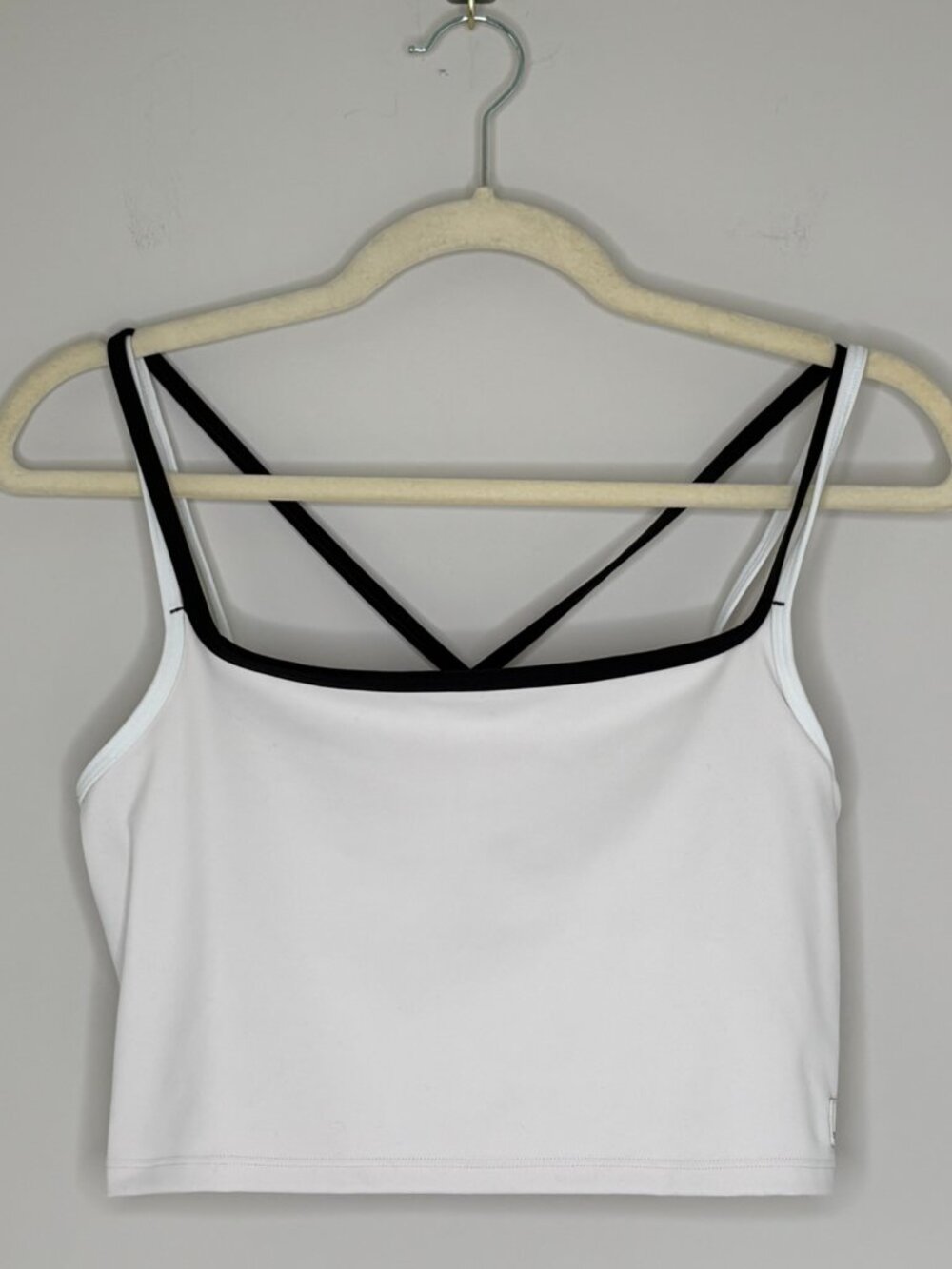Vuori Daily Layered Crop Tank โ Black/White Contrast โ Medium